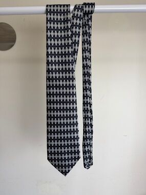 Men's Black and White Diamond Pattern Tie